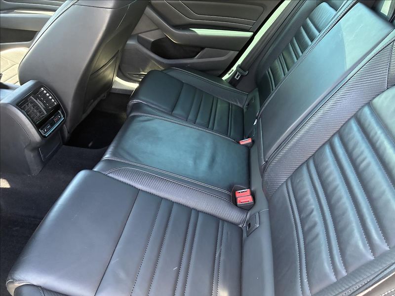 Volkswagen Passat 2,0 R-LINE,TAŽNÉ,KAMERA - fotka 13 z 32