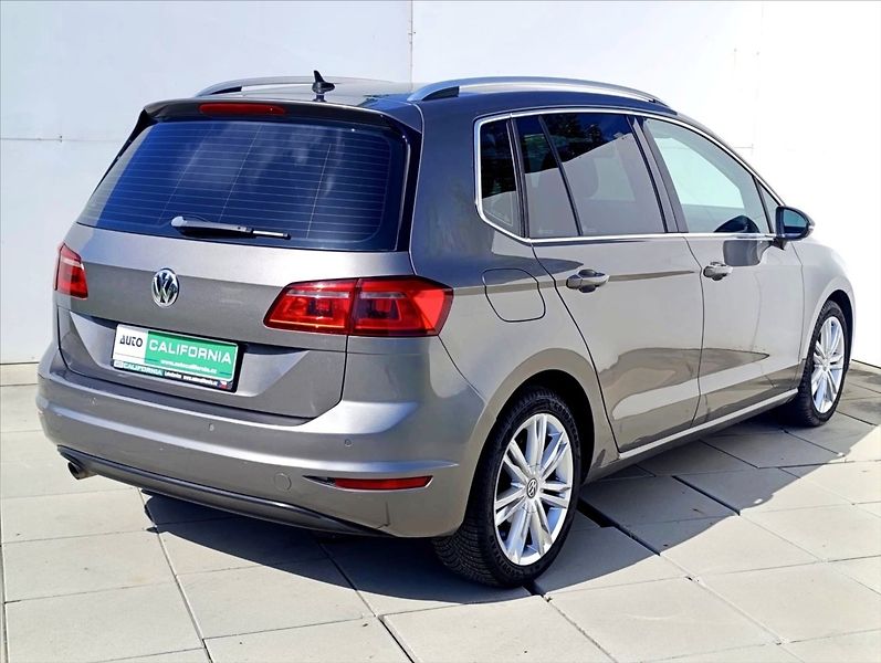 Volkswagen Golf Sportsvan 1,6 TDi DSG Navigace Tempomat - fotka 6 z 35