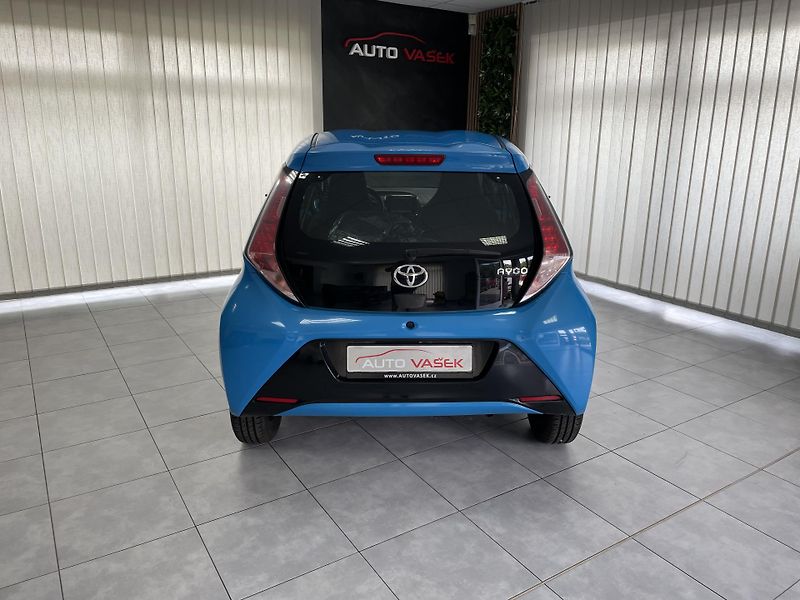 Toyota Aygo 1.0 i AUTOMAT REZERVACE  - fotka 10 z 27
