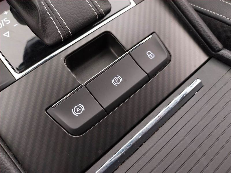 Škoda Superb (2019) Sportline 2.0 TDI - fotka 17 z 25
