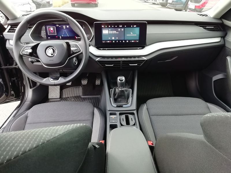 Škoda Octavia Selection 1,5 TSI 85 kW - fotka 7 z 24