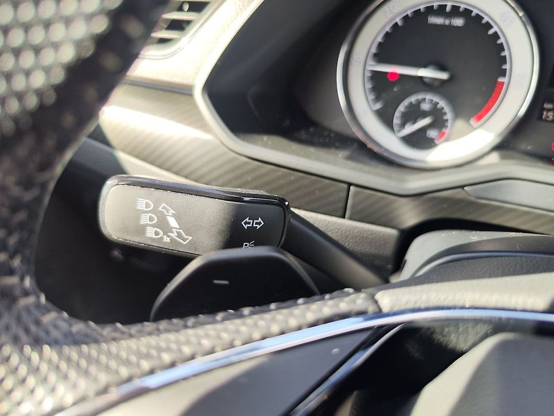 Škoda Superb 2.0 TDi/147kW Sportline DSG - fotka 29 z 34