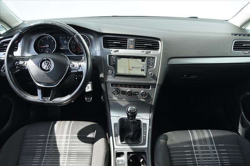 Volkswagen Golf 2.0TDi 110kW LOUNGE COMFORT - fotka 13 z 24