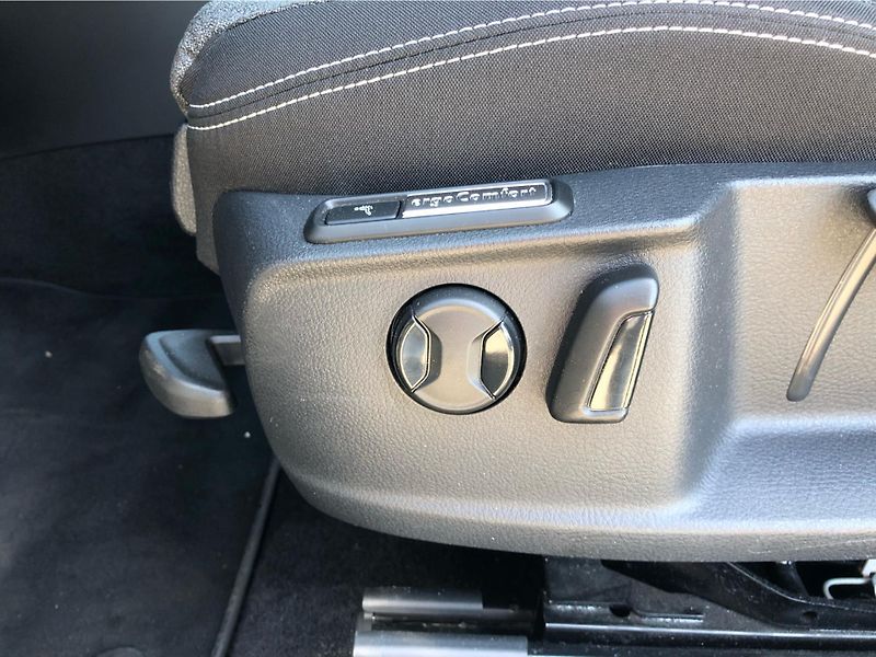 Volkswagen Passat Business 2.0 TDI 110kW DSG Var - fotka 25 z 28