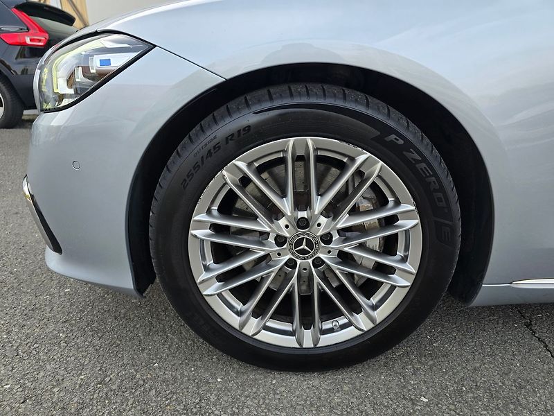 Mercedes-Benz Třídy S S500 4Matic L - fotka 8 z 37