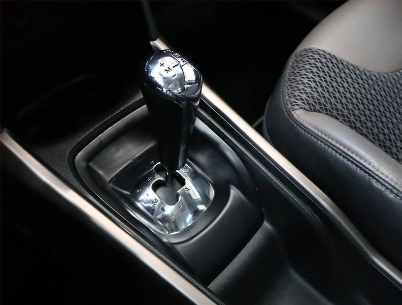 Peugeot 2008 (2013) 1.6 e-HDi, Automat, Navi - fotka 13 z 22
