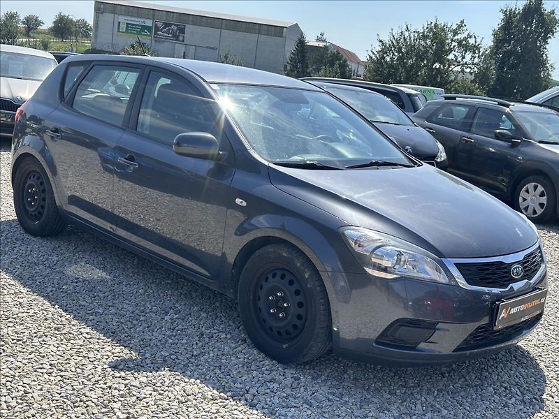 Kia Ceed 1,6 CRDi 85kW Exclusive - fotka 3 z 28