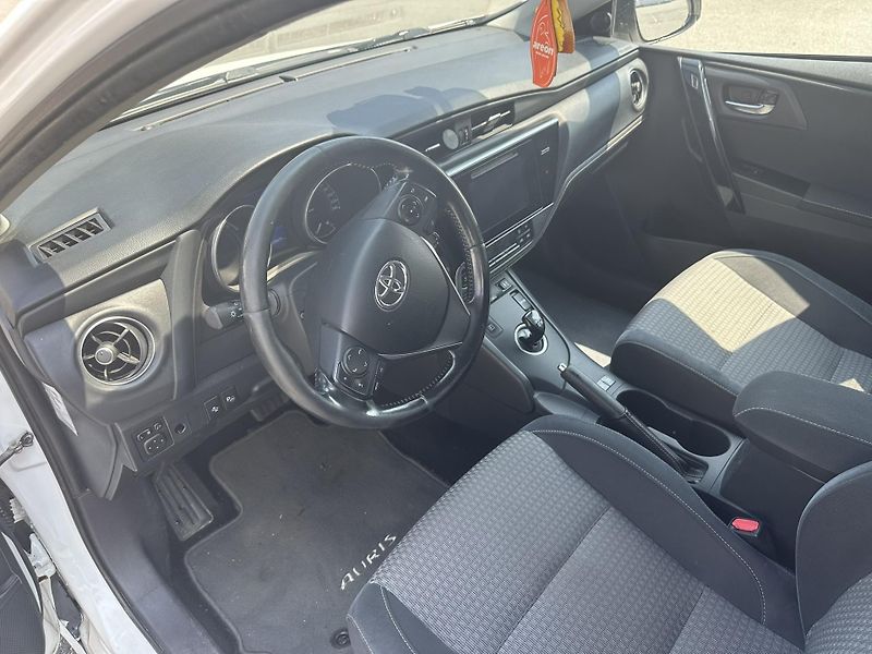 Toyota Auris (2017) - fotka 12 z 15