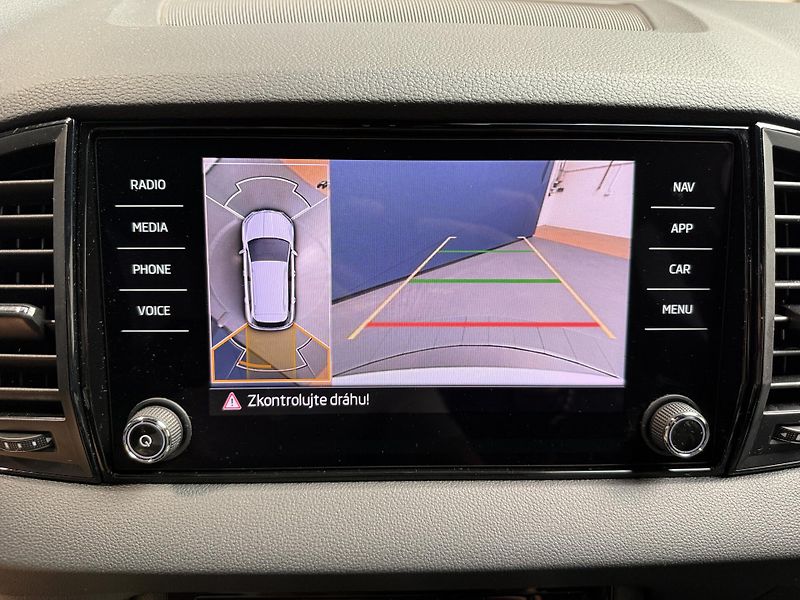 Škoda Karoq 1.5 TSI 110kW Sportline DSG - fotka 8 z 15