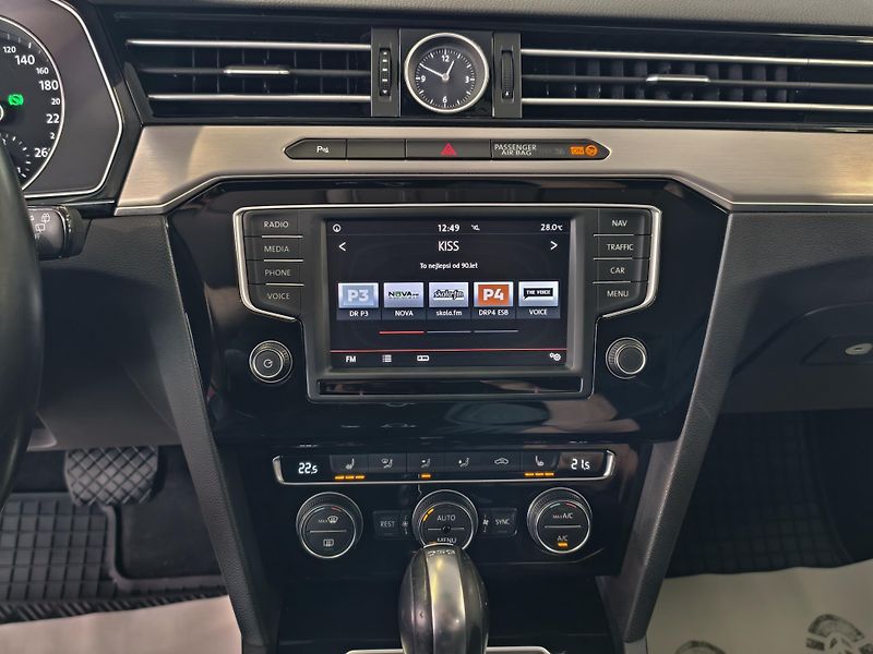 Volkswagen Passat 1.4 TSi 110kW DSG, HIGHLINE - fotka 13 z 22
