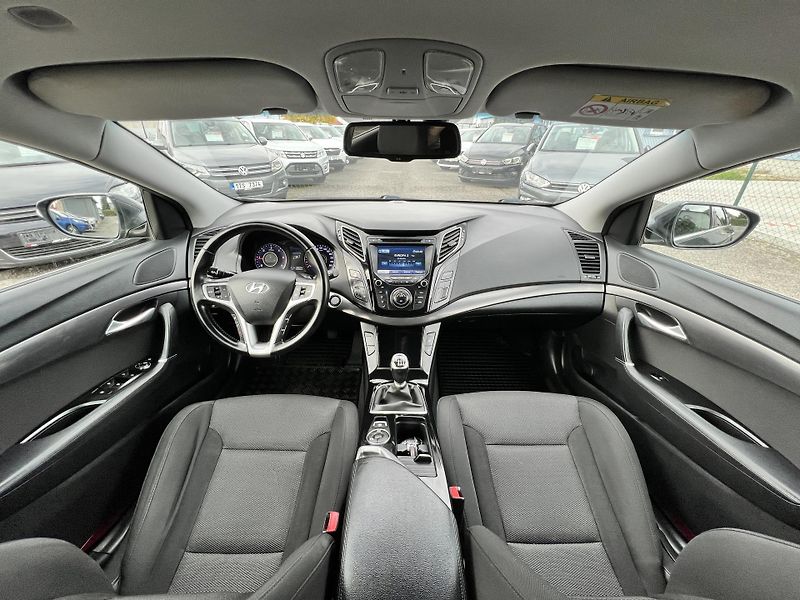 Hyundai i40 1.7CRDi NAVI KAMERA TEMPOMAT - fotka 18 z 46