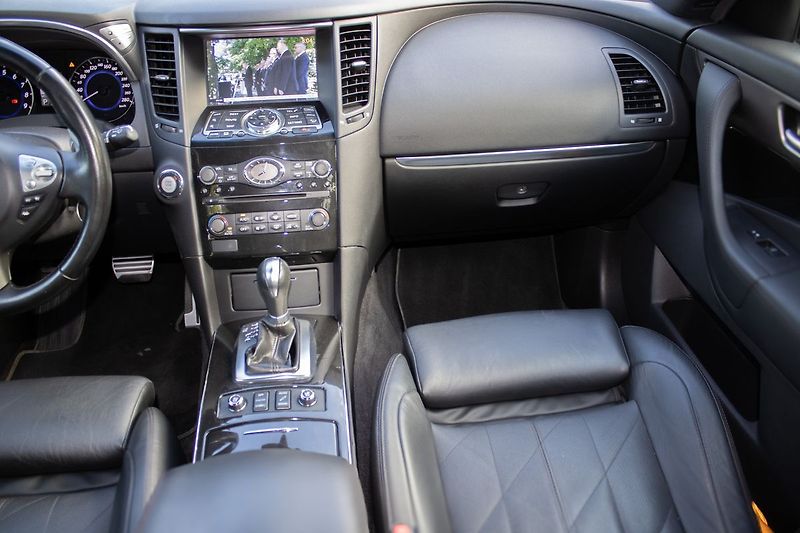 Infiniti QX70 Verze S, servisované, DVB-T - fotka 16 z 53