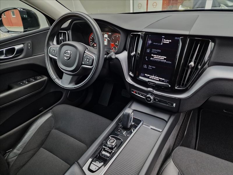 Volvo XC60 B4 145kW AWD Momentum Pro,ČR - fotka 37 z 50