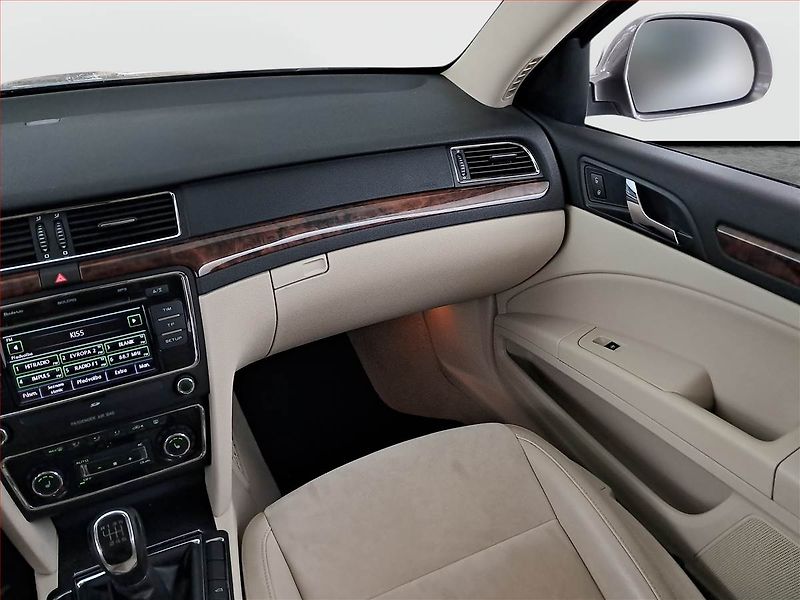 Škoda Superb (2011) Elegance 2.0 TDI, Navi, Xenony - fotka 8 z 16