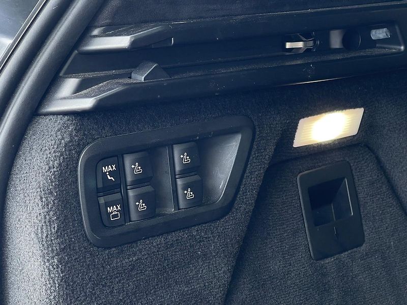 BMW X7 40i M Sport PANO DPH TZ 6 míst - fotka 14 z 26