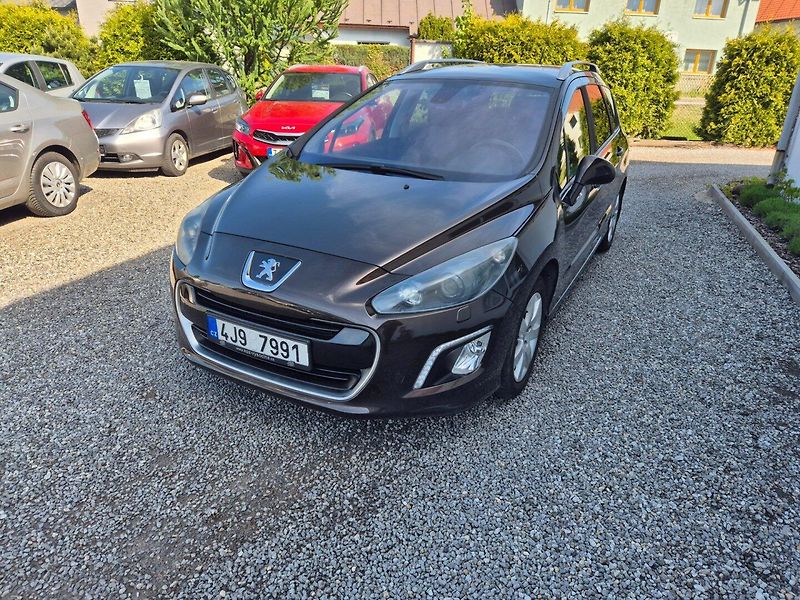 Peugeot 308 (2013) 1.6HDi Xenony , TZ , Nová STK - fotka 9 z 32