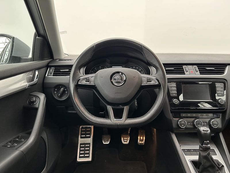 Škoda Octavia 1.2 TSI Elegance plus - fotka 6 z 28