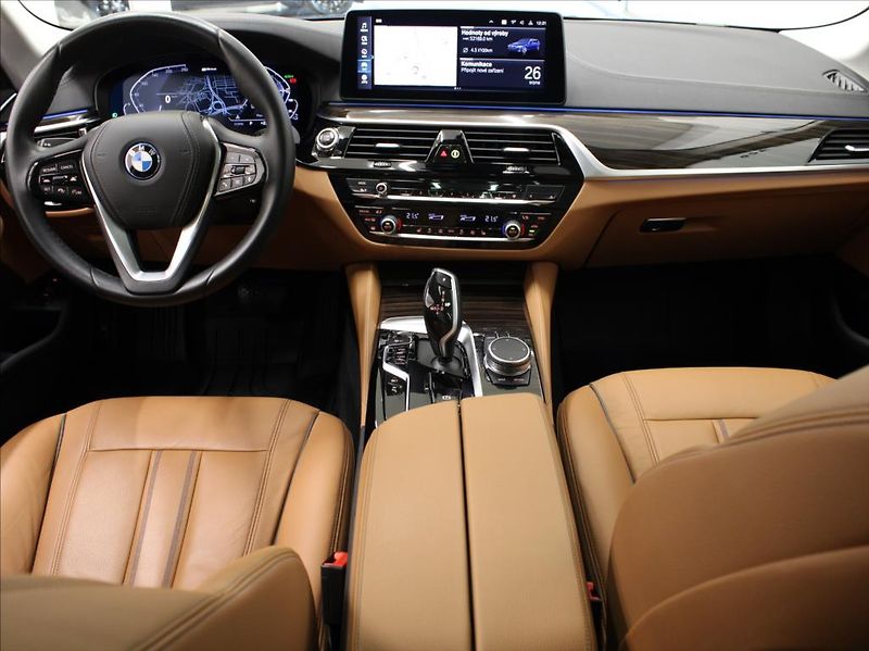 BMW Řada 5 530e xDrive Luxury Pano.ČR   2 - fotka 8 z 28