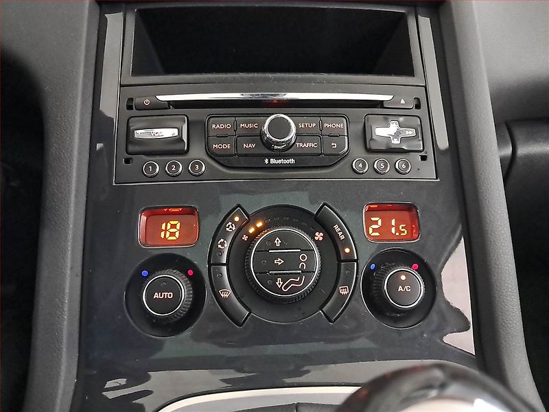 Peugeot 5008 (2016) 2.0 BlueHDi, ČR,1.maj, Navi - fotka 18 z 21