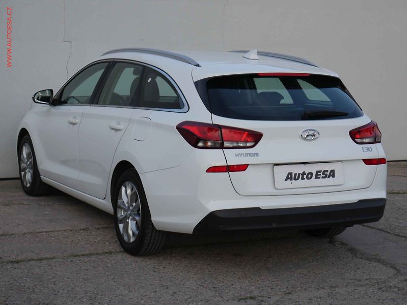 Hyundai i30 (2017) 1.6CRDi, ČR, Navi - fotka 4 z 19