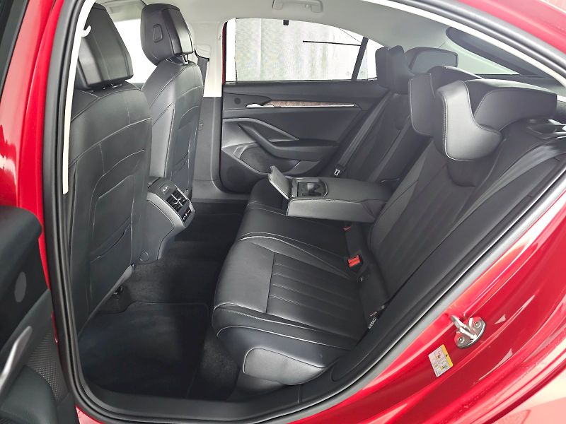 Škoda Superb (2024) 2.0TDI 142kW 4x4 DSG LAURIN A - fotka 7 z 30