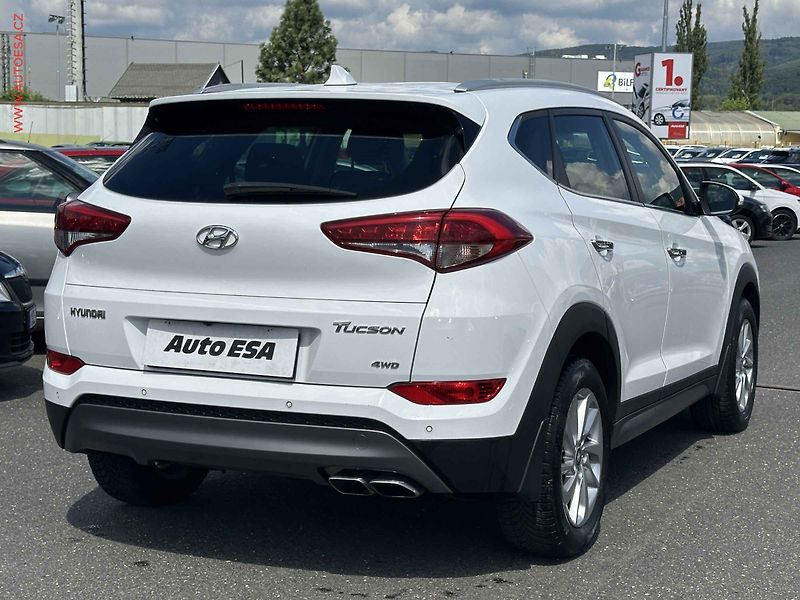 Hyundai Tucson (2015) 2.0 CRDi, 2.maj,ČR - fotka 4 z 19