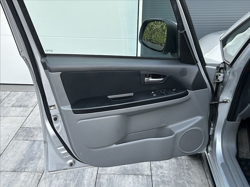 Suzuki SX4 1,9 DDiS 120PS  Outdoor Line 4 - fotka 13 z 47