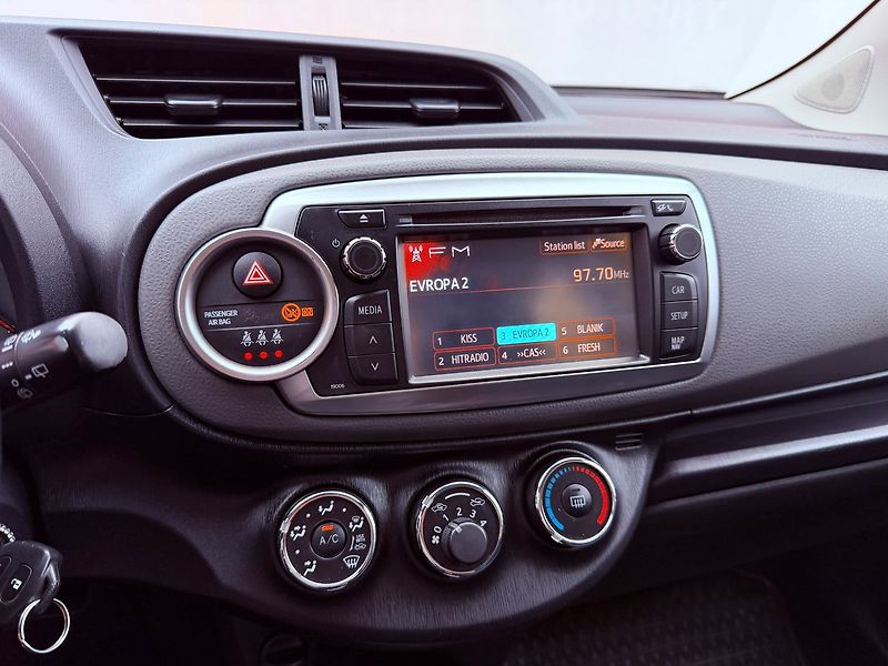 Toyota Yaris 1.33 Dual VVT-i Active, ČR - fotka 19 z 21