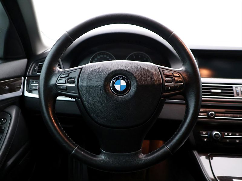 BMW Řada 5 3,0 535i 225kW Aut.klima Kůže - fotka 19 z 41