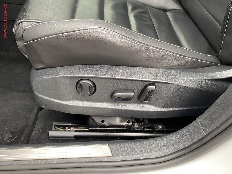 Volkswagen Golf (2016) 2.0TDi, GTD, DSG, bixenon - fotka 14 z 18