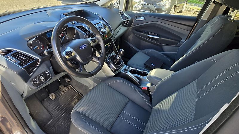 Ford Grand C-MAX 1.6 16V TITANIUM 7MÍSTNÝ  - fotka 25 z 42