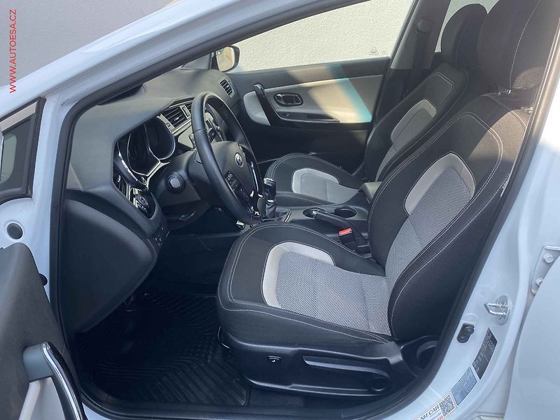 Kia Ceed (2017) 1.6 GDi, ČR, servis.kniha - fotka 9 z 17