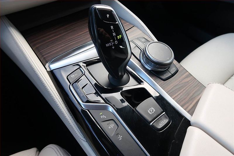 BMW Řada 6 (2018) M Sport 630d xDrive GT - fotka 13 z 23