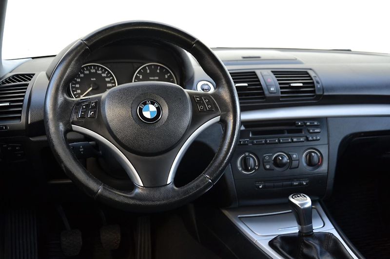 BMW Řada 1 118i / 105 kW / MANUÁL - fotka 17 z 38