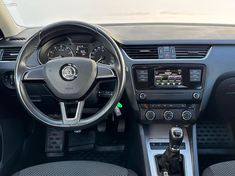 Škoda Octavia AMBITION - fotka 18 z 24