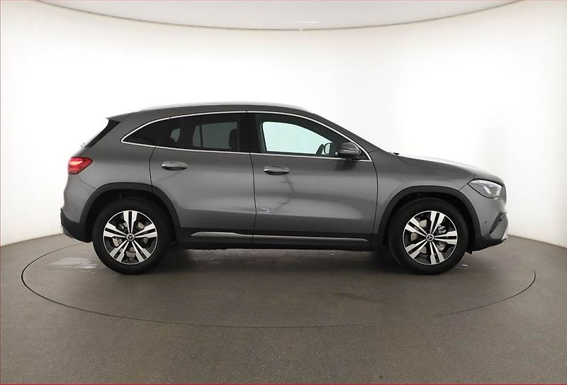 Mercedes-Benz GLA (2025) 200 - fotka 6 z 22