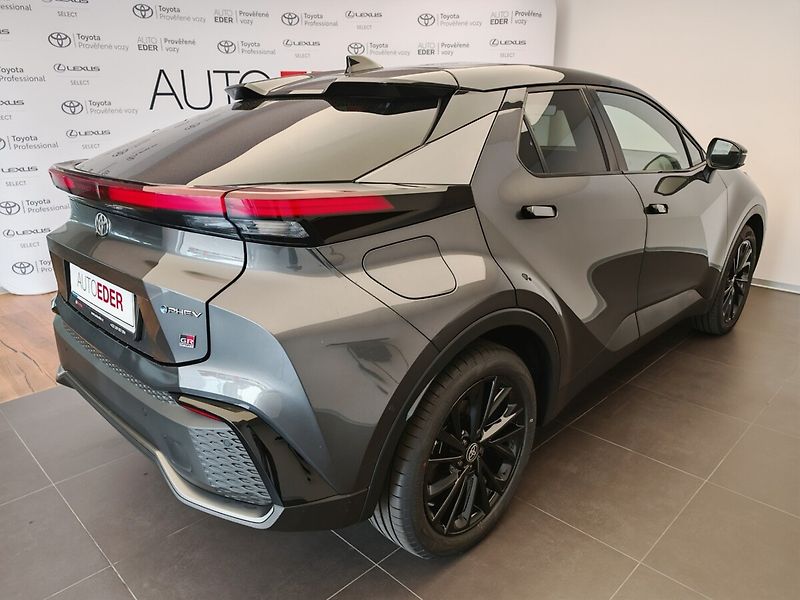 Toyota C-HR 2.0 PHEV GR SPORT - fotka 4 z 39