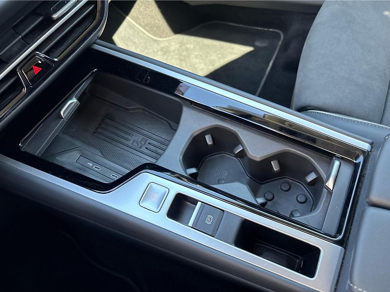 Volkswagen Passat 2.0 TDI 110 kW DSG ELEGANCE - fotka 19 z 30