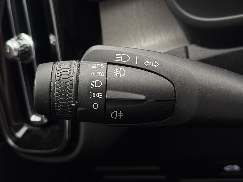 Volvo XC40 B4 AWD ULTIMATE CZ - fotka 31 z 49