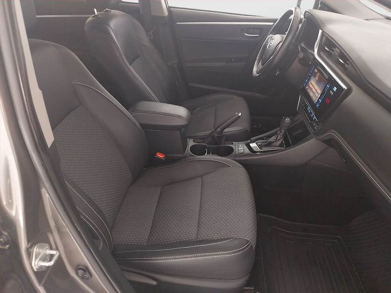 Toyota Corolla (2017) Style 1.6 Valvematic, Automat - fotka 9 z 19