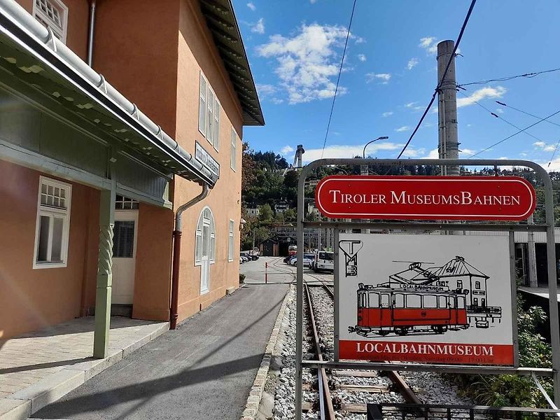 Kouzlo podzimu v Alpách. Tyrolsko hraje všemi barvami: Innsbruck, Muttereralm, Leutascher Geisterklamm, Swarovski Kristallwelten ve fotogalerii Deníku