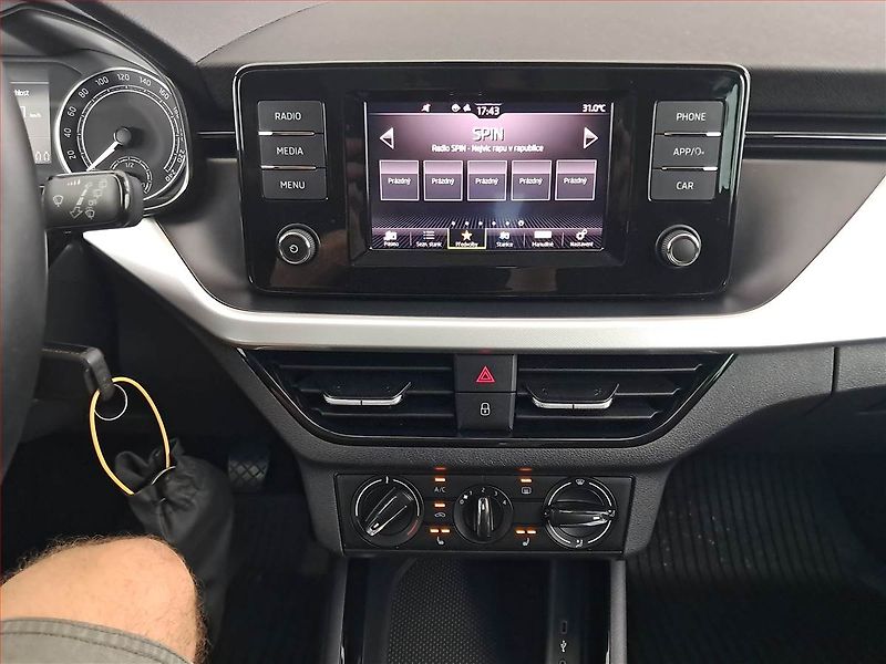 Škoda Scala (2020) 1.0 TSI, Tempomat - fotka 12 z 18
