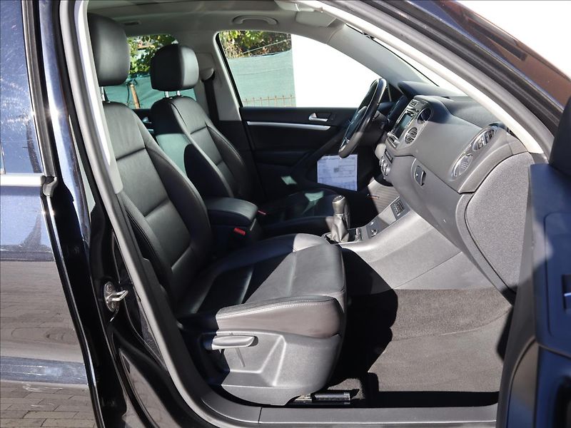 Volkswagen Tiguan 2,0   TDi Sport Pano Kamera Dy - fotka 9 z 36