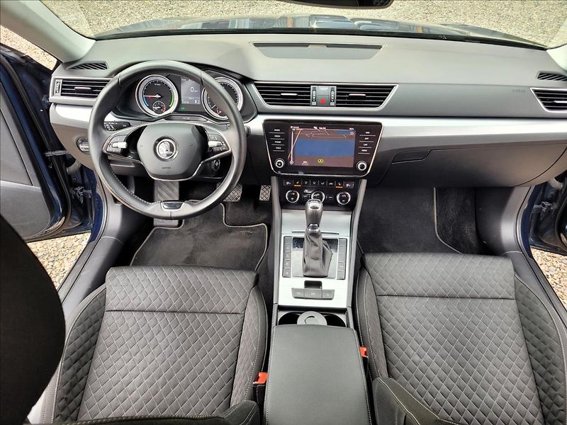 Škoda Superb 1,4 Rezervace!TSI,PHEV,DSG,LED - fotka 19 z 50