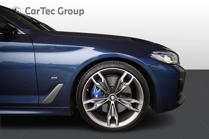 BMW Řada 5 M550i xDrive - fotka 7 z 30
