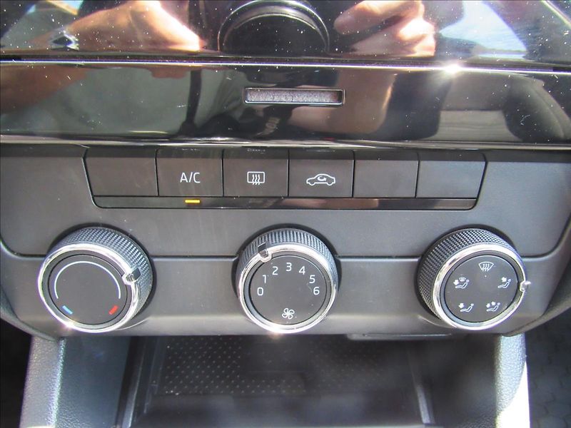 Škoda Octavia 1,6 TDi 85kW Style - fotka 17 z 29