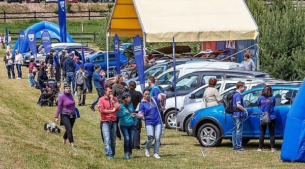 Na první český sraz Dacií dorazilo 808 aut.