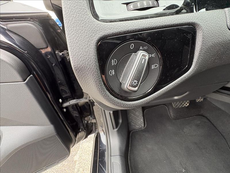 Volkswagen Golf 2,0 TDi 110kW Xen,Pano,Nez.Top - fotka 6 z 41