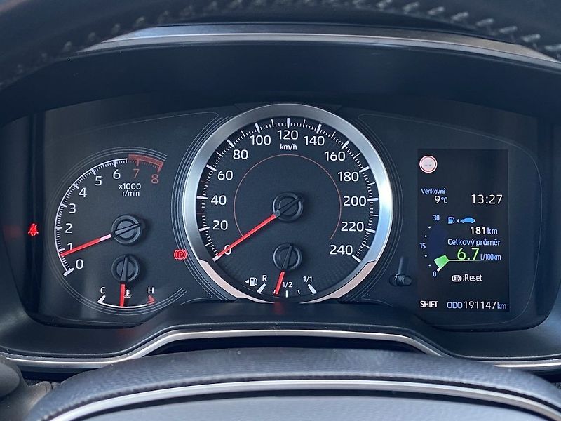 Toyota Corolla 1.6i, ČR-1m, Comfort, tažné - fotka 15 z 33
