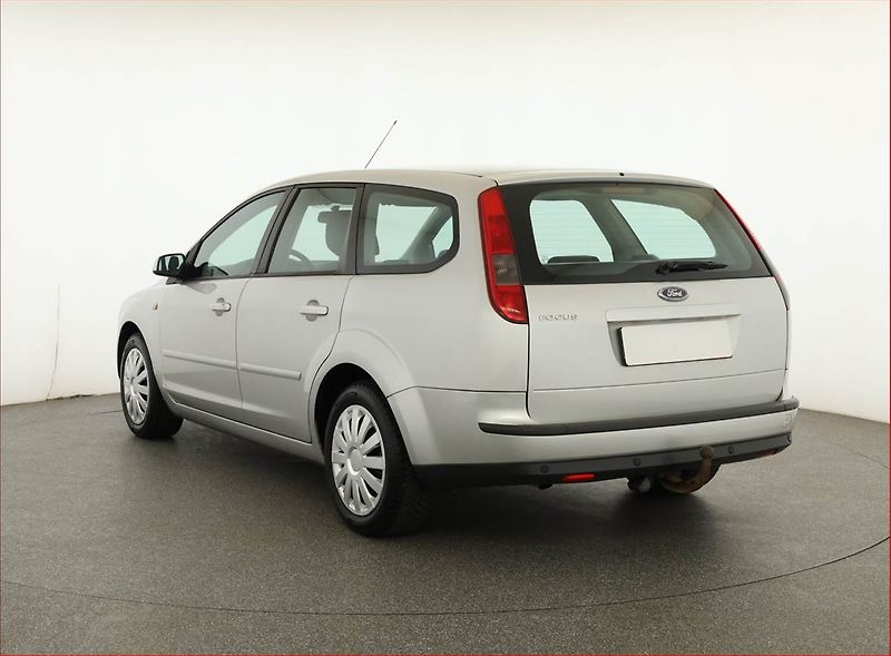 Ford Focus (2007) 1.6 16V, po STK, Tažné, Klima - fotka 4 z 11
